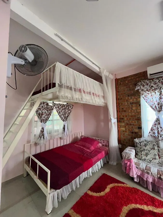 Homestay Kasih Alza -Ada 2 Unit - View Sawah Padi , Private Pool -Prefer Direct Booking- Malacca