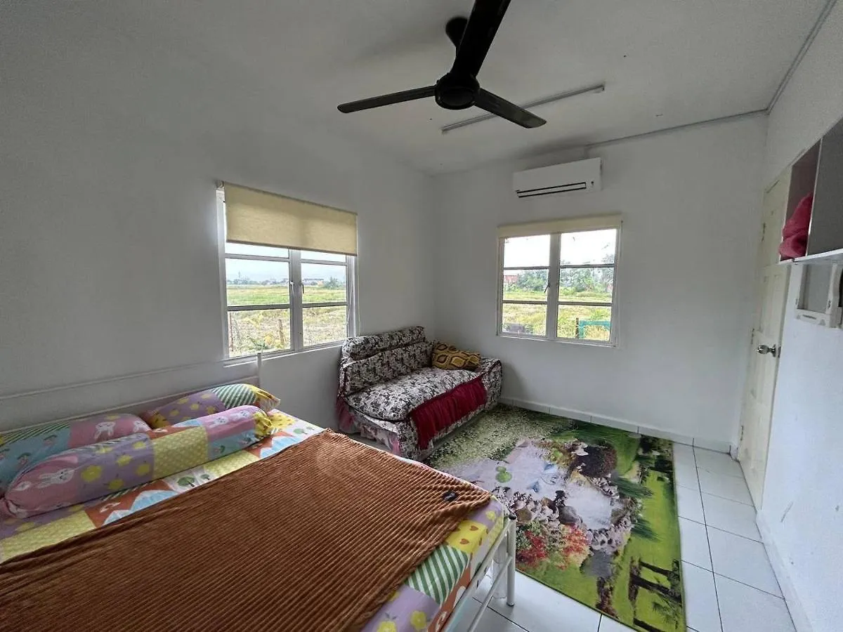 Homestay Kasih Alza -Ada 2 Unit - View Sawah Padi , Private Pool -Prefer Direct Booking- Malacca Malaysia