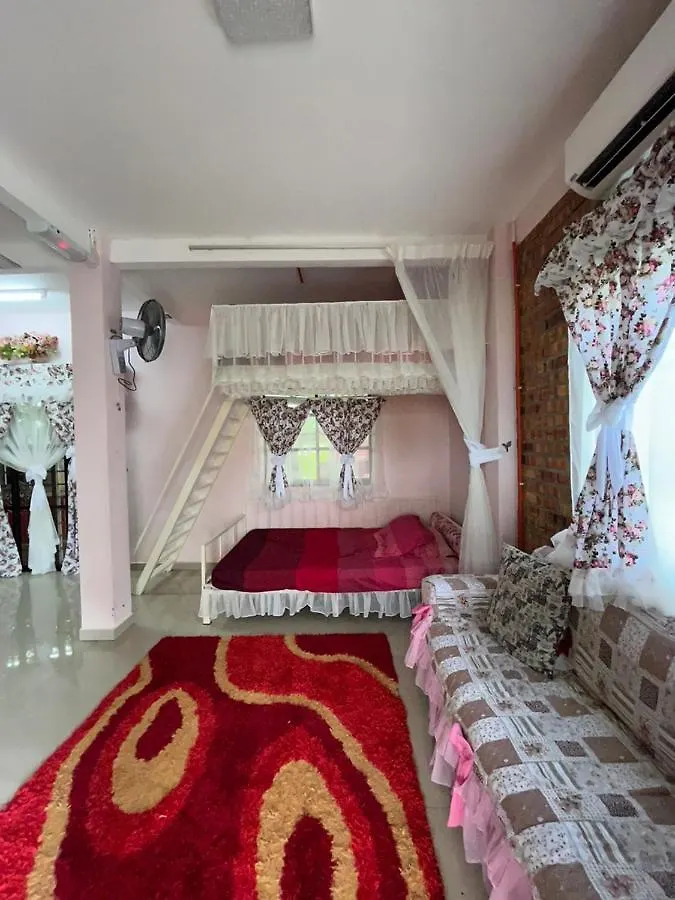 Homestay Kasih Alza -Ada 2 Unit - View Sawah Padi , Private Pool -Prefer Direct Booking- Malacca