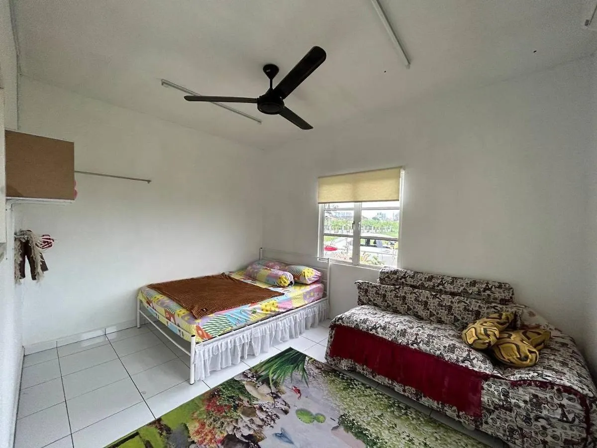 Homestay Kasih Alza -Ada 2 Unit - View Sawah Padi , Private Pool -Prefer Direct Booking- Malacca