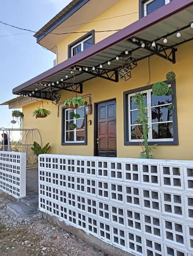 Semesterbostad Homestay Kasih Alza -Ada 2 Unit - View Sawah Padi , Private Pool -Prefer Direct Booking- Malacca